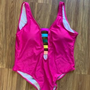 👙NWT Plunging neck one piece 👙